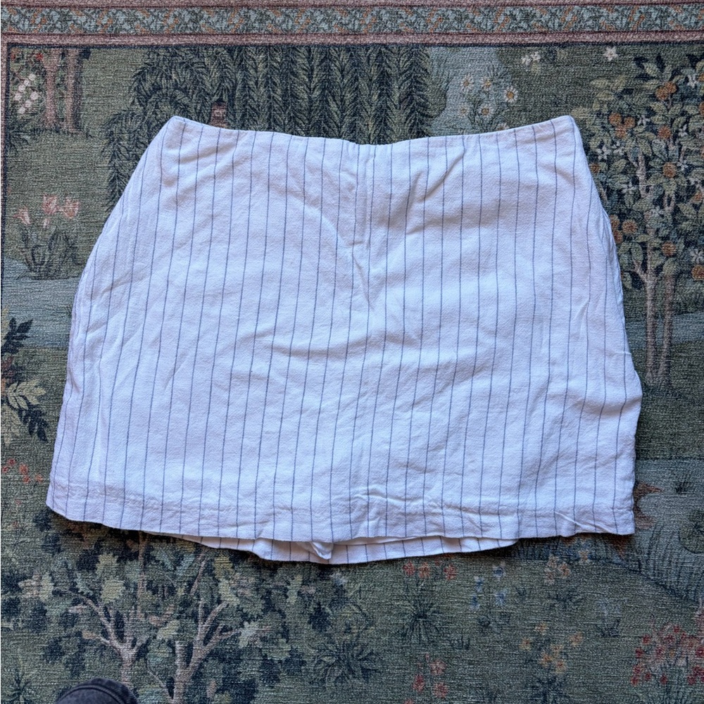 Abercrombie & Fitch Linen-Blend Scarlett Mini Skort in White/Blue Pinstripe
